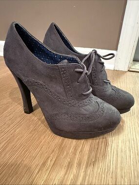 FIONI Clothing Charcoal Gray Suede Lace-Up High Heel Brogues
